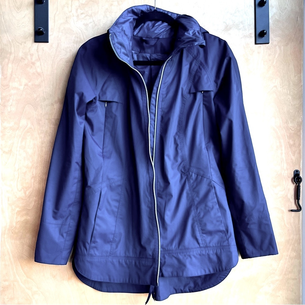 Lululemon NAVY rain jacket Zip Up size 6